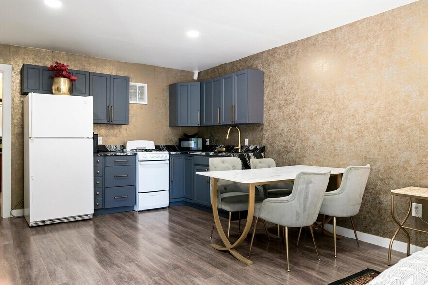 More Photos Of 8721 Mountain Crest Dr, Austin Specialty For Sale