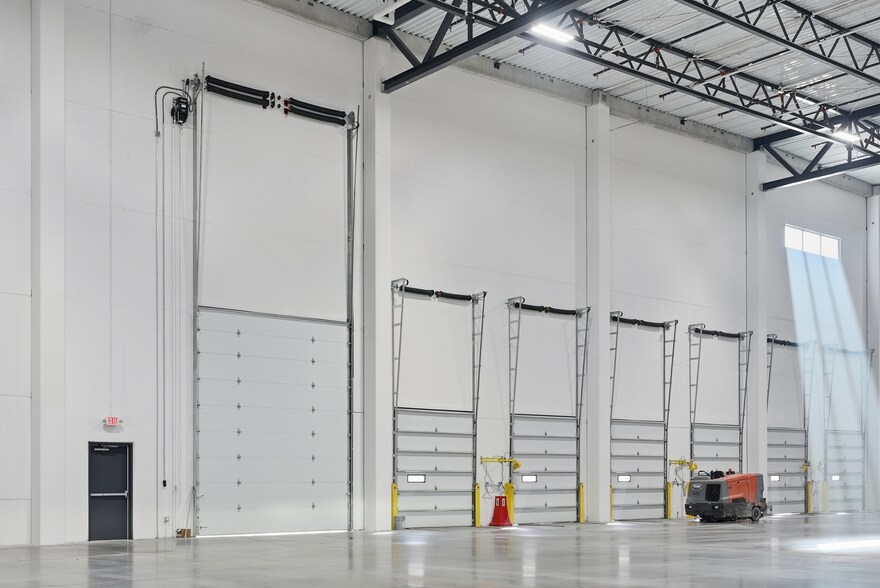 More Photos Of Valley View Dr, Jessup Distribution For Lease