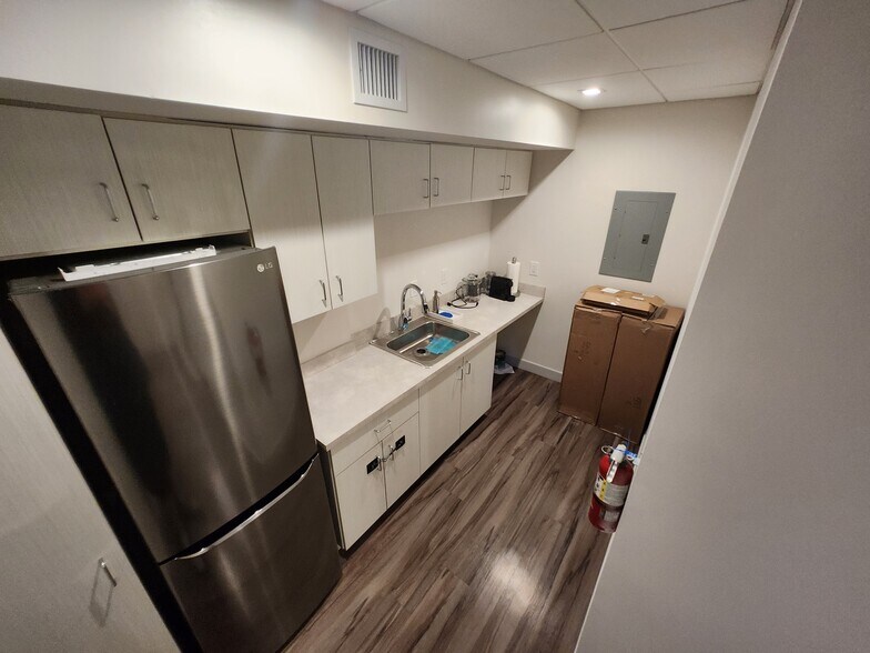 More Photos Of 251 Royal Palm Way, Palm Beach Office For Lease