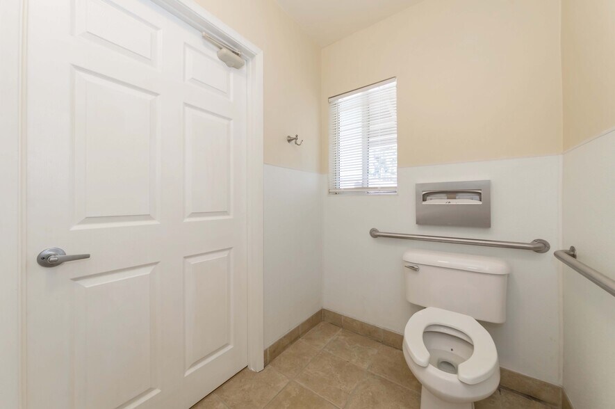 More Photos Of 1555 W Commonwealth Ave, Fullerton Office For Sale