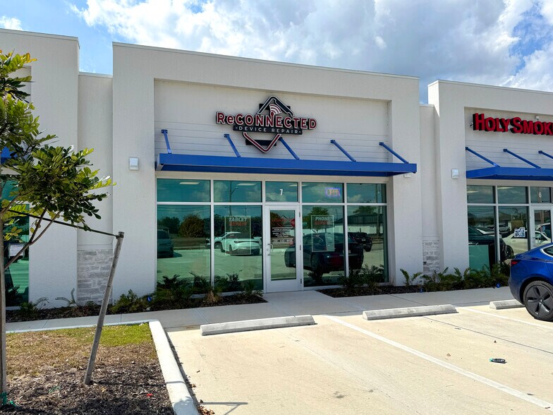 More Photos Of 122 Chiquita S Blvd, Cape Coral Freestanding For Lease