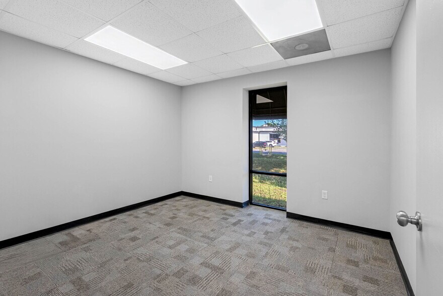 More Photos Of 4412 W Osborne Ave, Tampa Light Distribution For Lease