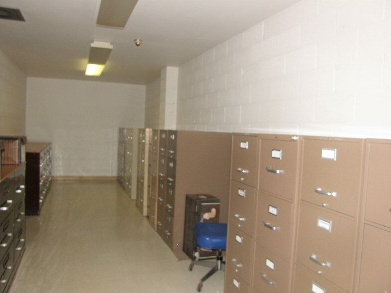 More Photos Of 2112 Industrial Dr, Niles Manufacturing For Sale