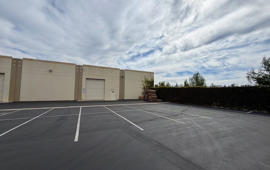 More Photos Of 14467 Meridian Pky, Riverside Warehouse For Lease