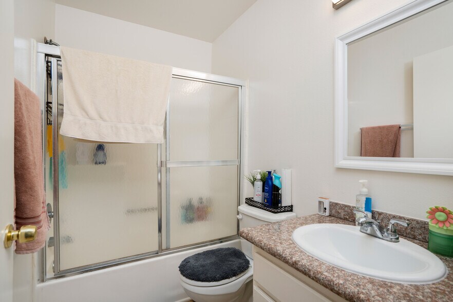 More Photos Of 6924 Woodman Ave, Van Nuys Apartments For Sale