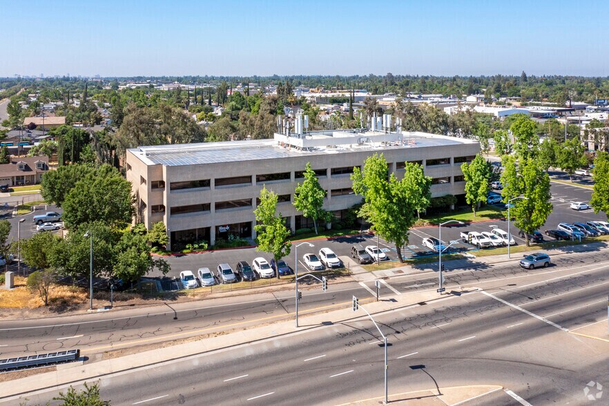 More Photos Of 155 E Shaw Ave, Fresno Office For Lease