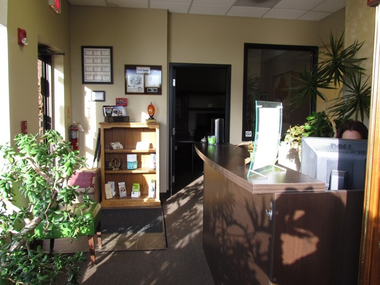 More Photos Of 465 E Roosevelt Rd, West Chicago Freestanding For Sale