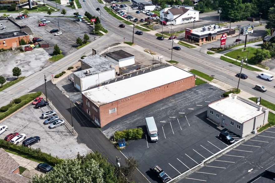 More Photos Of 4120 Market St, Youngstown Freestanding For Sale