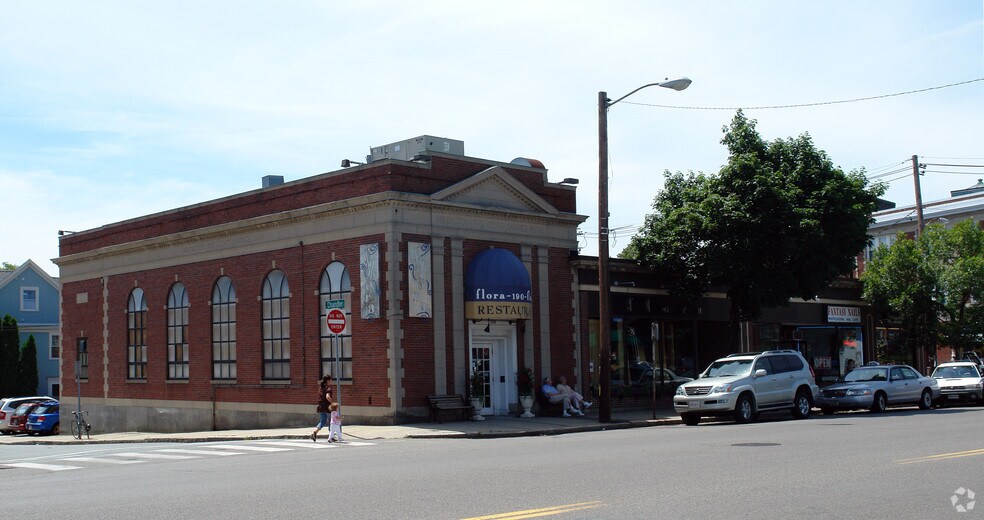More Photos Of 192-198 Massachusetts Ave, Arlington Convenience Store For Lease
