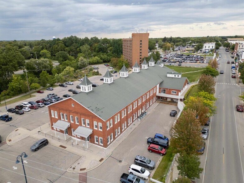 More Photos Of 322 Broadway St, Mount Pleasant Flex For Sale