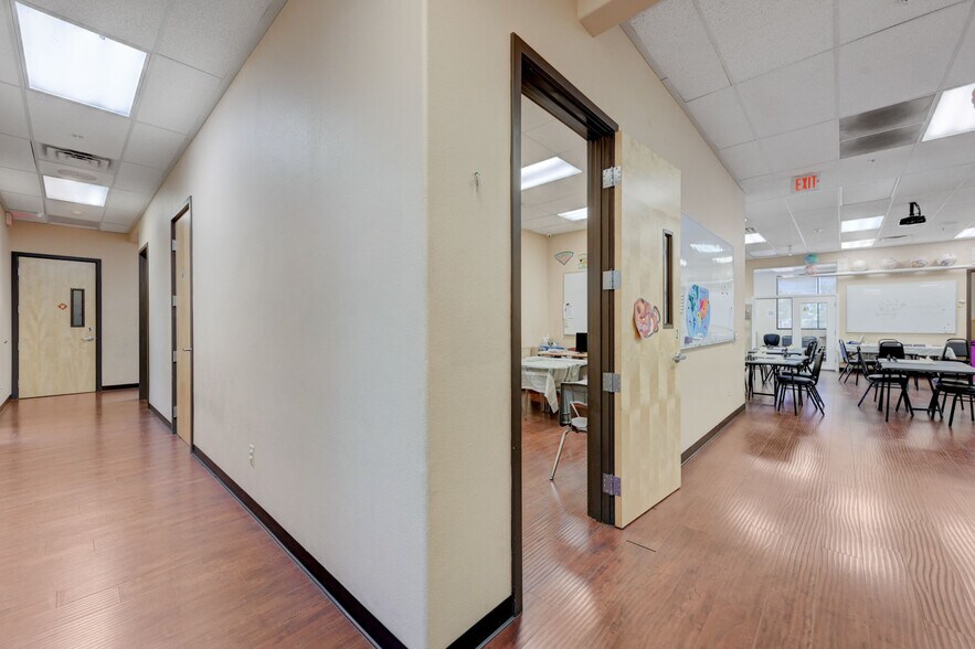 More Photos Of 6284 Spring Mountain Rd, Las Vegas Office For Sale