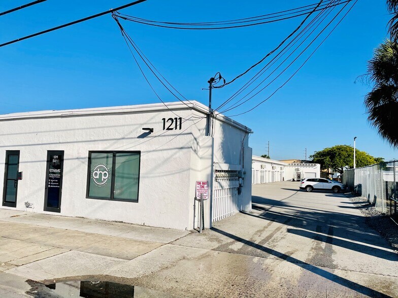 More Photos Of 1211 Okeechobee Rd, West Palm Beach Flex For Lease
