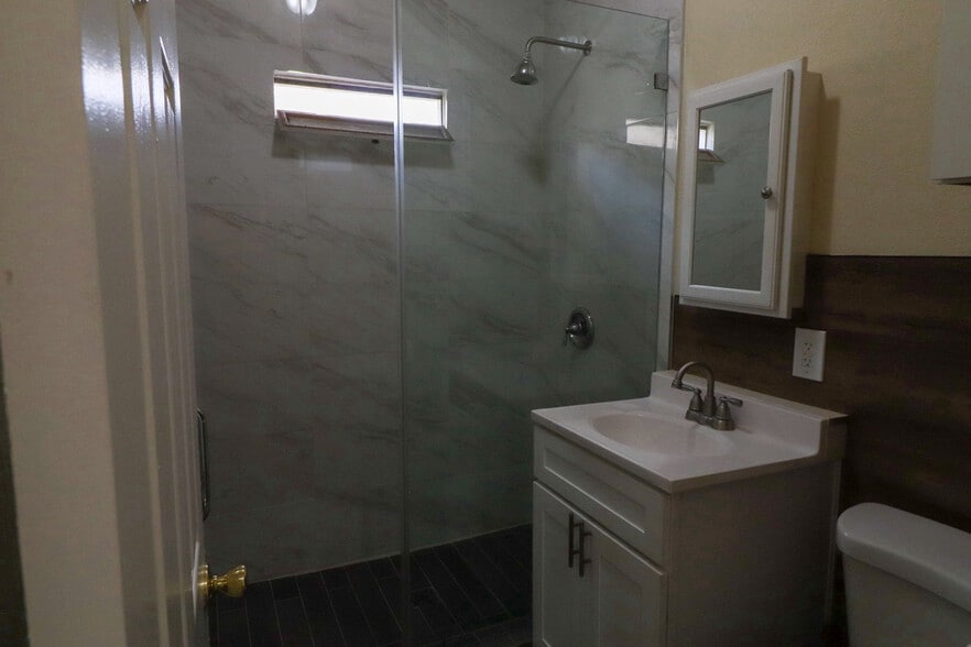 More Photos Of 921 N Lacy St, Santa Ana Apartments For Sale