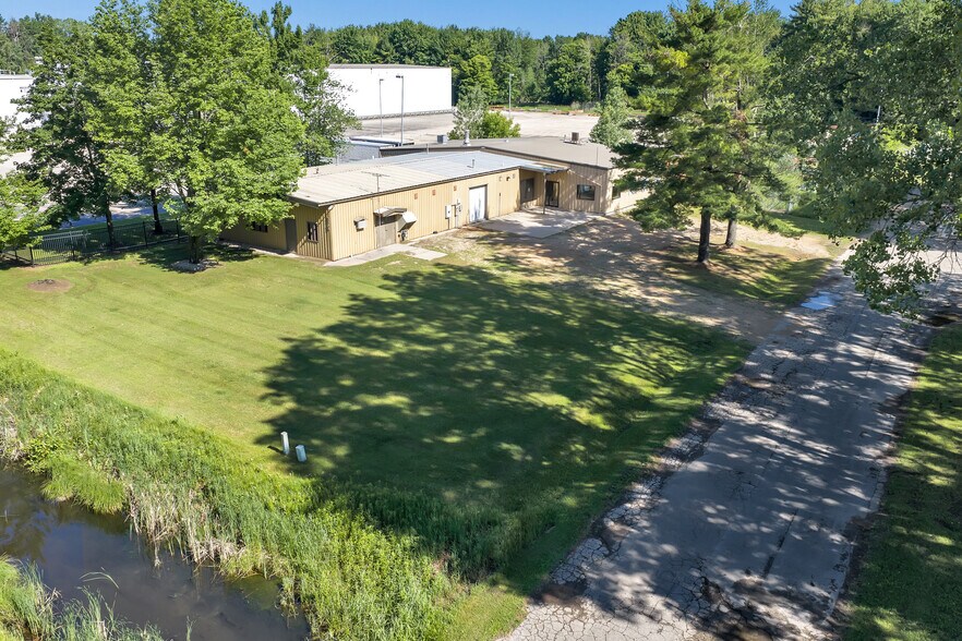 More Photos Of 2705 E Richmond St, Shawano Manufacturing For Sale