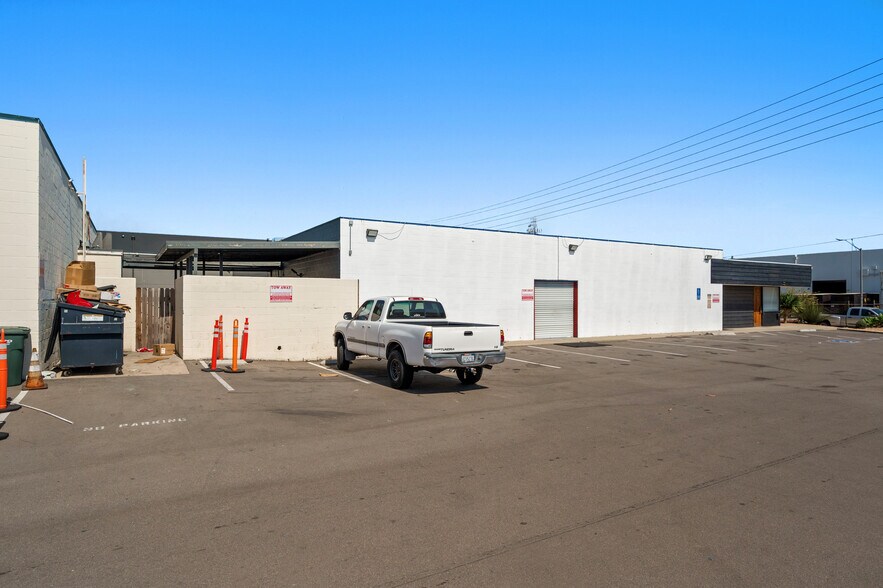 More Photos Of 8020 Ronson Rd, San Diego Warehouse For Lease