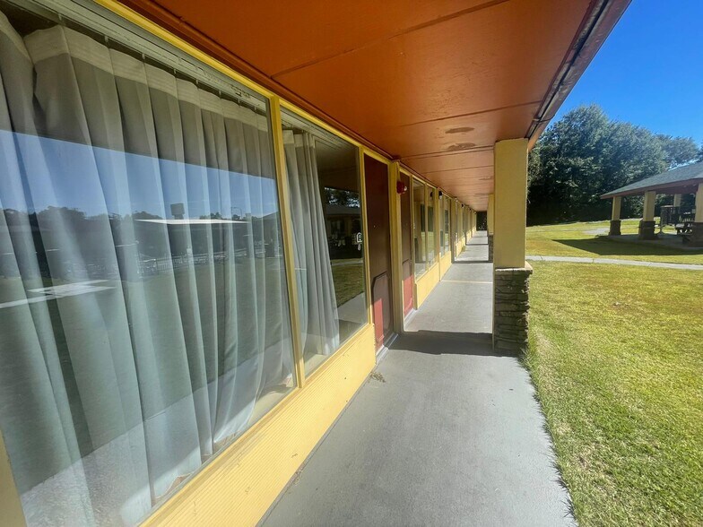 More Photos Of 1700 US-280, Phenix City Hotel For Sale