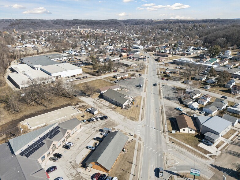 More Photos Of 702 Short St, Decorah Office For Sale