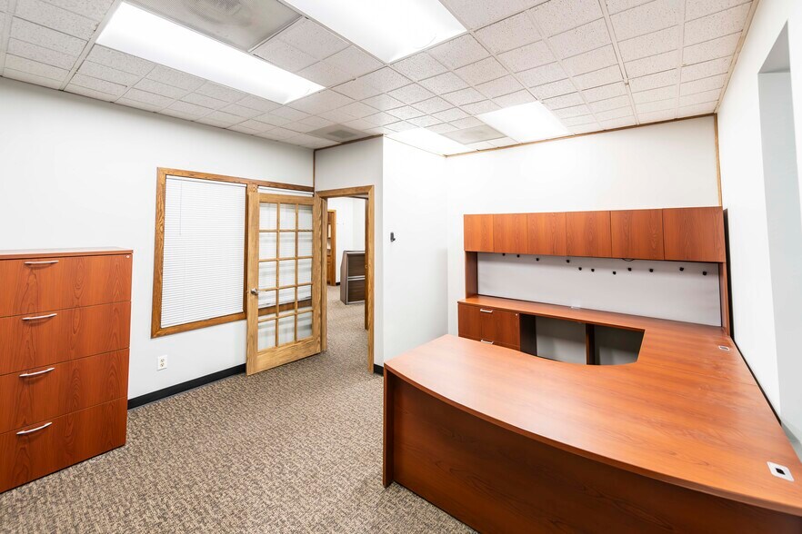 More Photos Of 1119 N 42nd St, Grand Forks Office For Lease