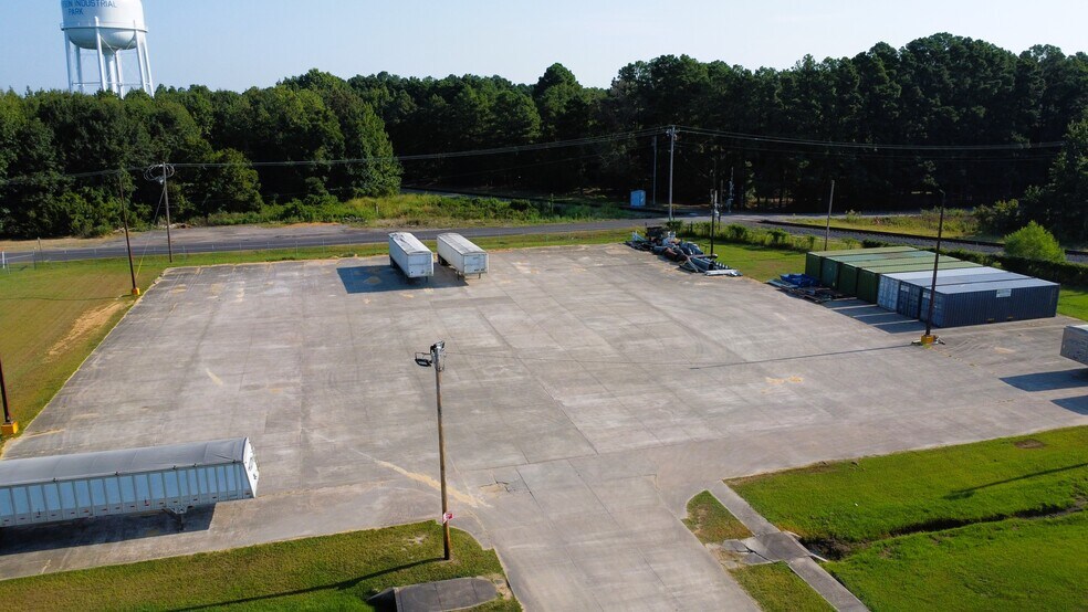 More Photos Of 3411 N Hutchinson St, Pine Bluff Manufacturing For Lease