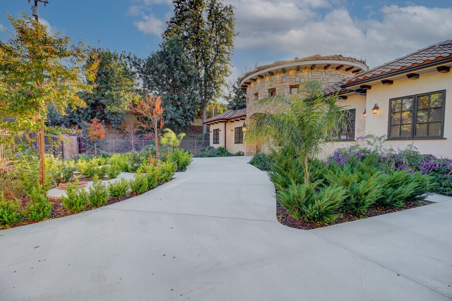 More Photos Of 5647 Beckford Ave, Tarzana Rehabilitation Center For Lease