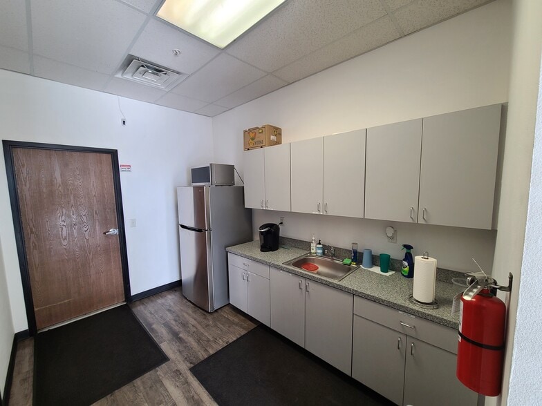 More Photos Of 1120 Grier Dr, Las Vegas Warehouse For Lease