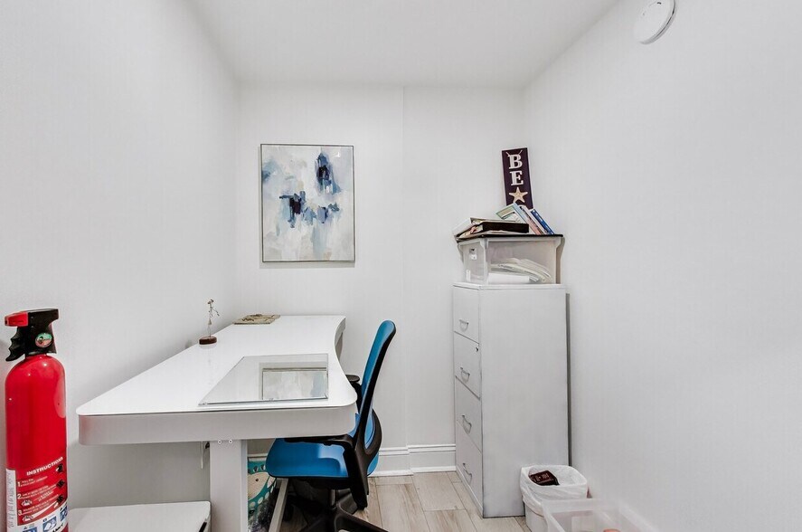 More Photos Of 5520-5532 Hempstead Way, Springfield Office For Sale