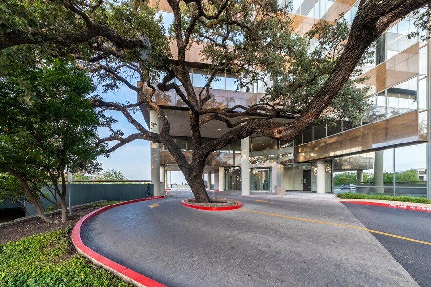 More Photos Of 8122 Datapoint Dr, San Antonio Office For Lease