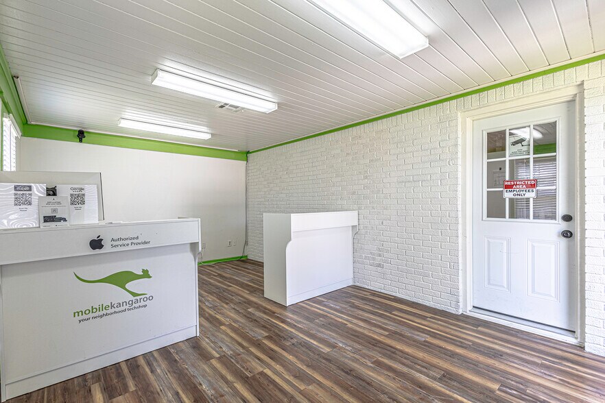 More Photos Of 4209 W waco Dr, Waco Office For Lease