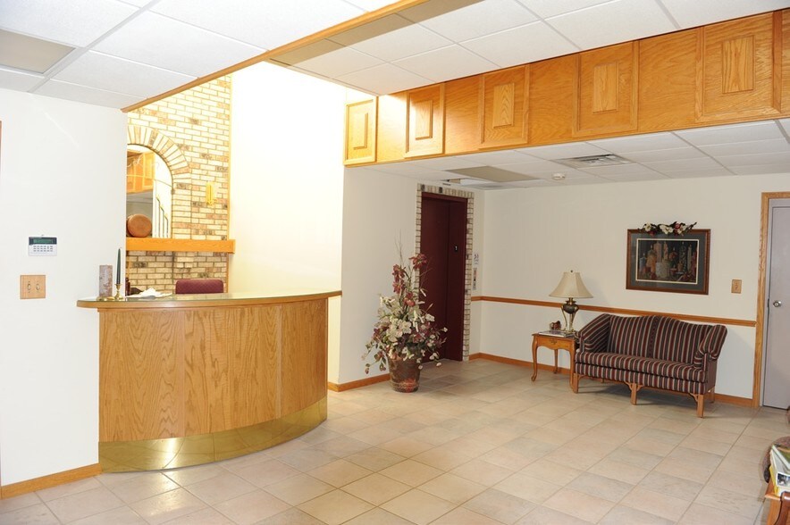 More Photos Of 102 N Sundale Rd, Norwich Warehouse For Sale