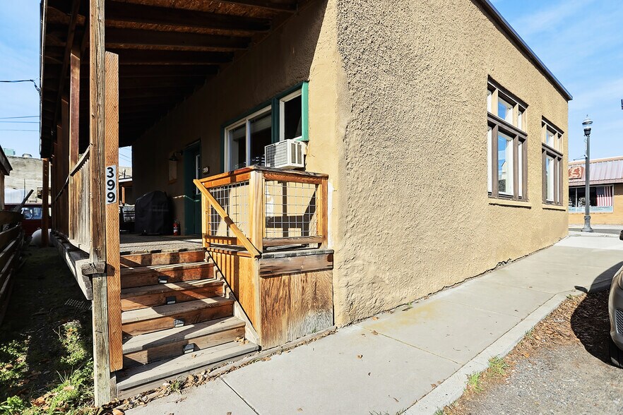 More Photos Of 501 Deschutes Ave, Maupin Freestanding For Sale