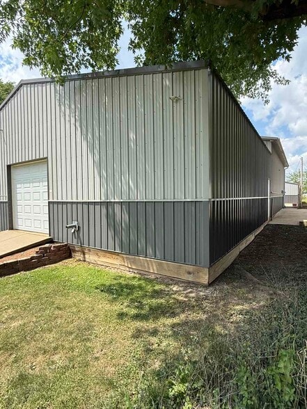 More Photos Of 2414 Batestown Rd, Danville Flex For Sale
