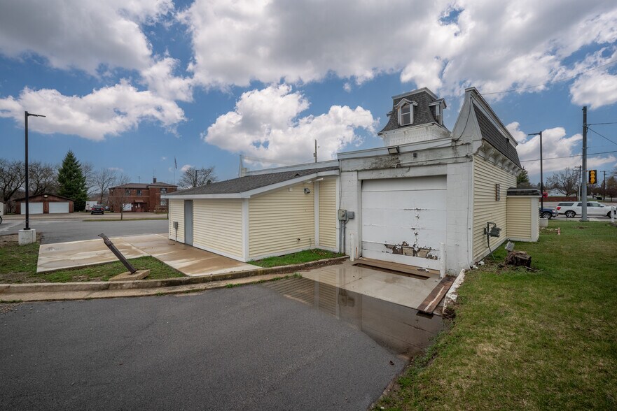 More Photos Of 508 E Houghton Ave, West Branch Freestanding For Sale