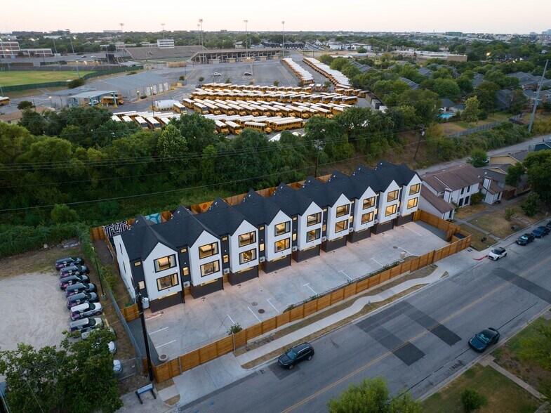 More Photos Of 7104 Creekside Dr, Austin Apartments For Sale