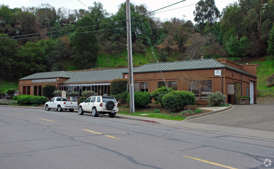 More Photos Of 15 Woodland Ave, San Rafael Service For Sale