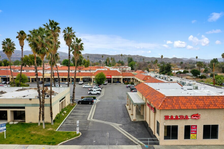 More Photos Of 1995-2095 E Florida Ave, Hemet Storefront For Sale