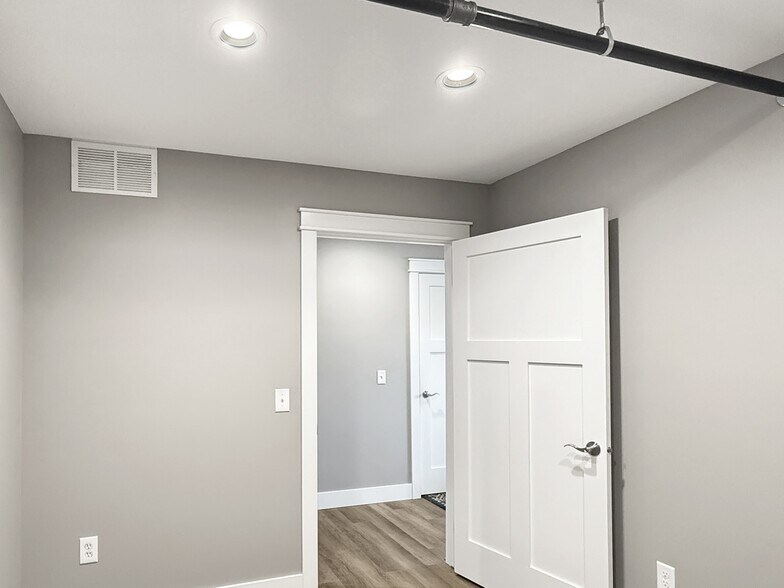 More Photos Of 1911 NE 58th Ave, Des Moines Industrial For Sale