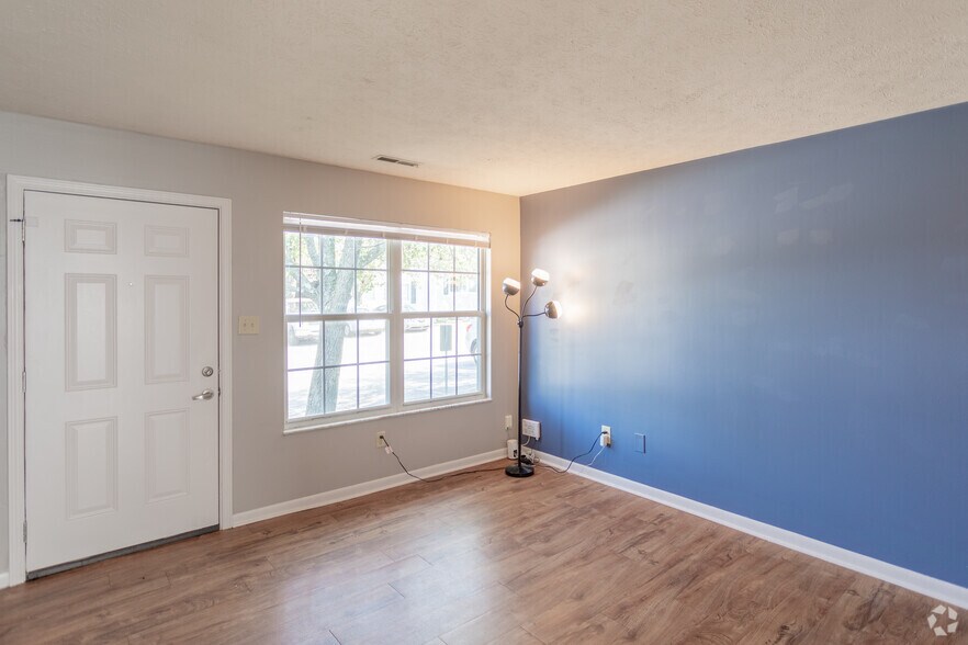 More Photos Of 100 Meadow Trail Dr, Highland Heights Apartments For Sale
