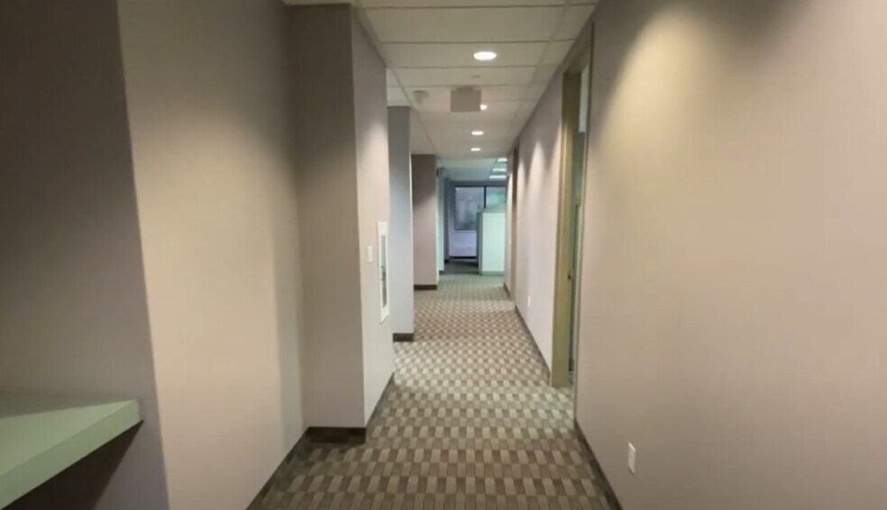 More Photos Of 25 NW Riverside Dr, Evansville Office For Lease
