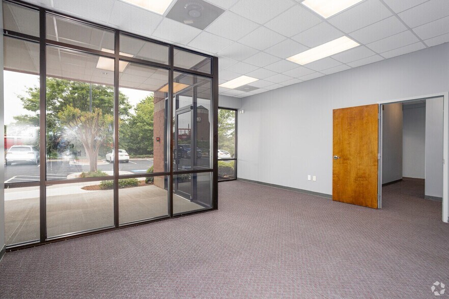 More Photos Of 9000 Peridot Pky, Stockbridge Unknown For Lease