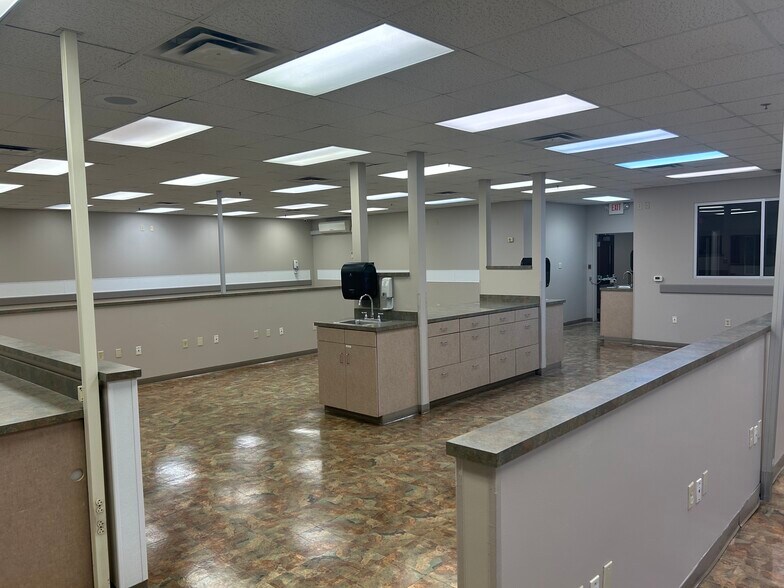 More Photos Of 435 E Columbia St, Springfield Medical For Lease