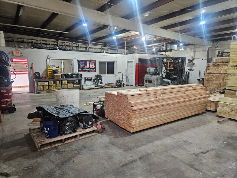More Photos Of 11529-11531 Portal Rd, La Vista Warehouse For Lease