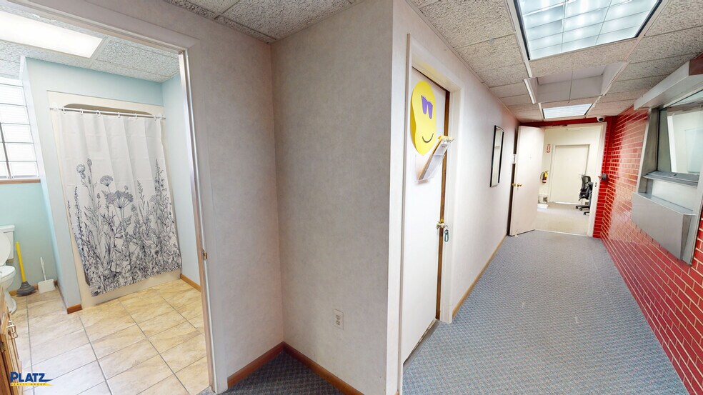 More Photos Of 5956 Market St, Youngstown Office For Sale