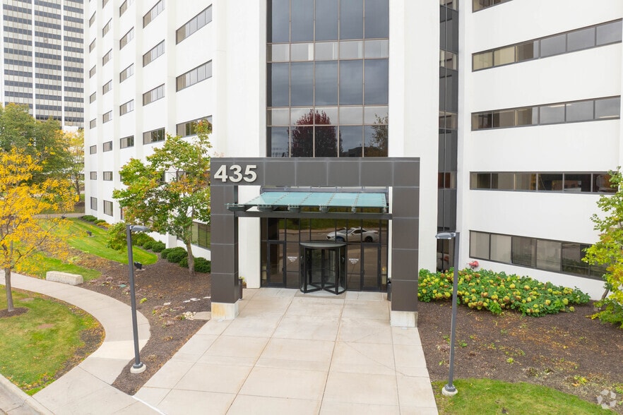 More Photos Of 435 Ford Rd, Saint Louis Park Office For Sale