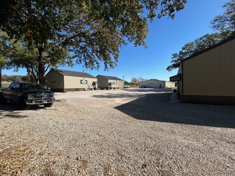 More Photos Of 121 Greenwood Cut Off Rd, Weatherford Warehouse For Lease