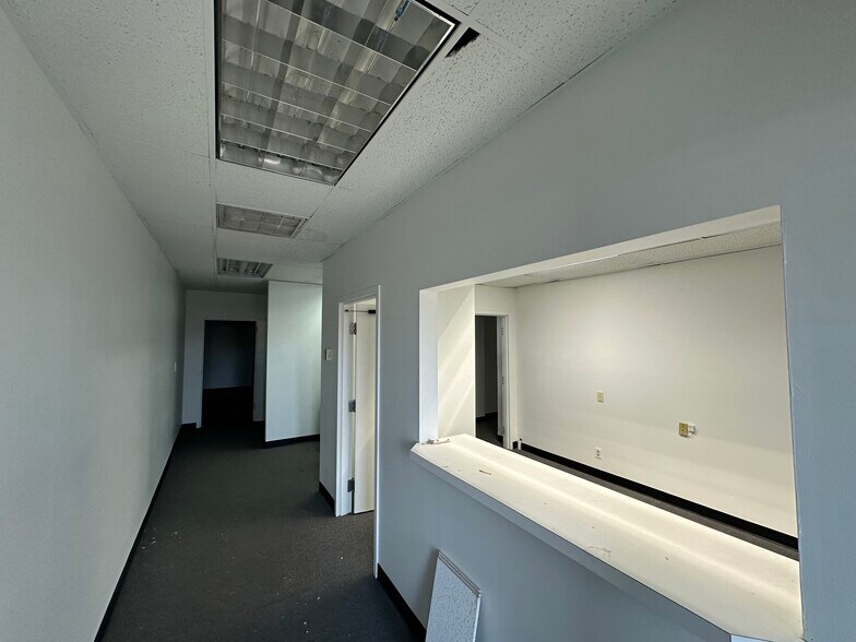 More Photos Of 2101 S Platte River Dr, Denver Warehouse For Lease