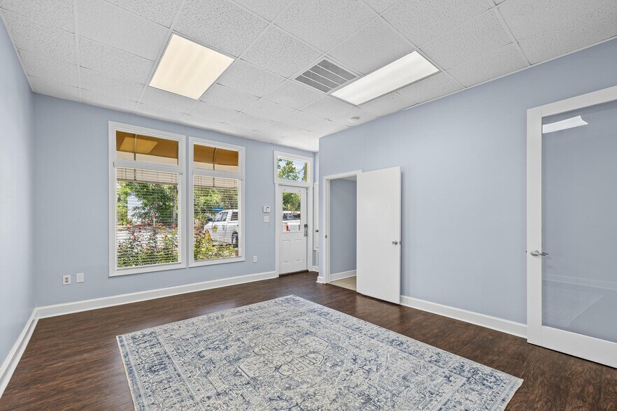 More Photos Of 913 Gulf Breeze Pky, Gulf Breeze Storefront Retail Office For Sale
