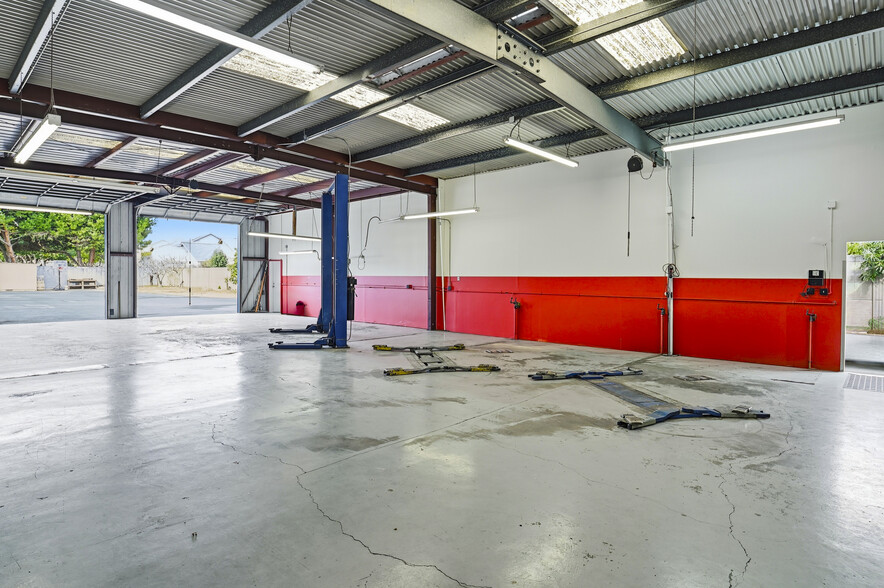 More Photos Of 593 Industrial Pky, Hayward Warehouse For Sale