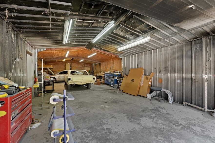 More Photos Of 725 Holmes Dr, Granbury Auto Repair For Sale