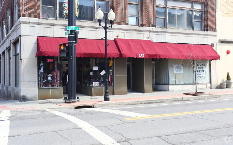 More Photos Of 257 Main St, Johnson City Apartments For Sale