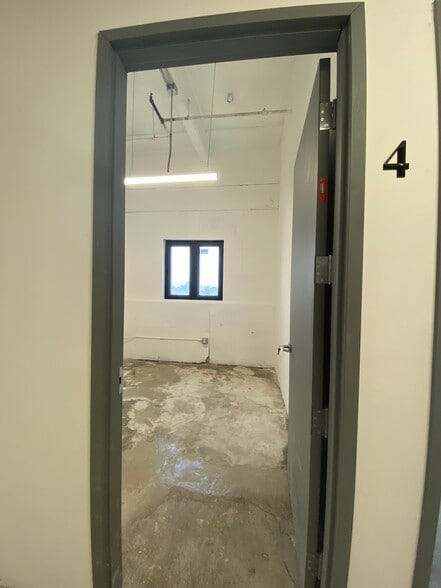 More Photos Of 901 E 31st St, Los Angeles Manufacturing For Lease